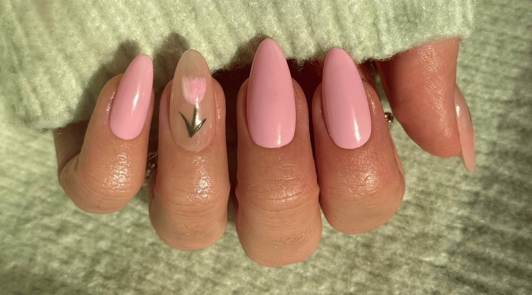 Trendy 2025 Pink Nail Art Pattern